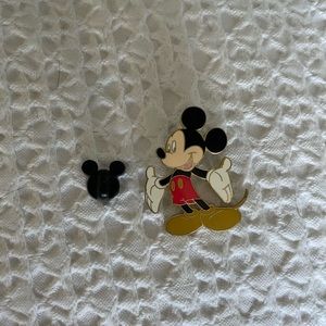 Disney Lanyard Pin | Mickey pin 2004